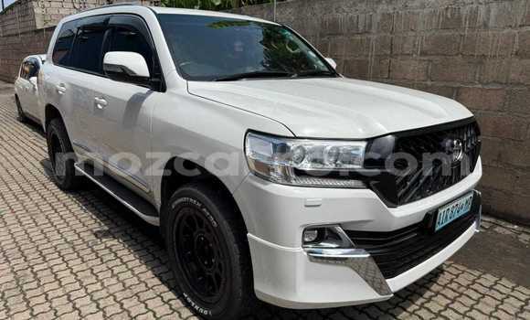 Nunua Ilio tumika Toyota Land Cruiser Prado Nyeupe Gari ndani ya Maputo nchini Maputo Nunua Ilio tumika Toyota Land Cruiser Prado Nyeupe Gari ndani ya Maputo nchini Maputo