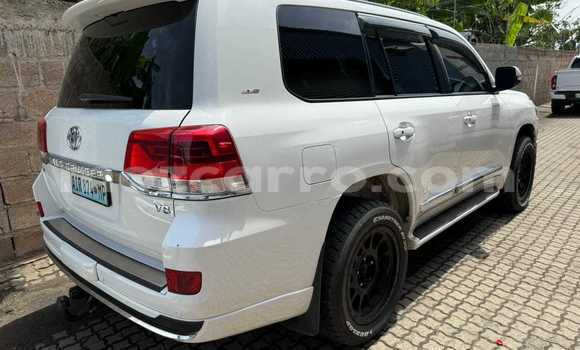 Nunua Ilio tumika Toyota Land Cruiser Prado Nyeupe Gari ndani ya Maputo nchini Maputo Nunua Ilio tumika Toyota Land Cruiser Prado Nyeupe Gari ndani ya Maputo nchini Maputo