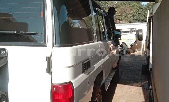 Buy Used Toyota Land Cruiser White Car in Maputo in Maputo Buy Used Toyota Land Cruiser White Car in Maputo in Maputo