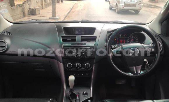 Comprar Usado Mazda BT-50 Azul Carro em Maputo em Maputo Comprar Usado Mazda BT-50 Azul Carro em Maputo em Maputo