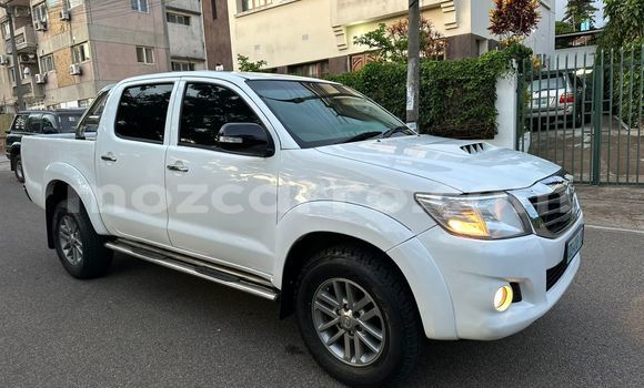 Tenga Tsaru Toyota Hilux Chena Mota in Maputo in Maputo