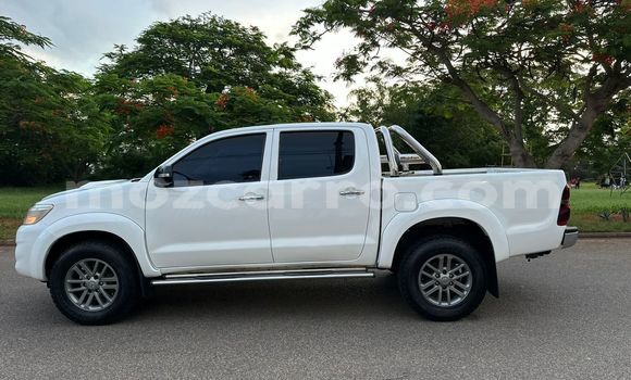 Nunua Ilio tumika Toyota Hilux Nyeupe Gari ndani ya Maputo nchini Maputo Nunua Ilio tumika Toyota Hilux Nyeupe Gari ndani ya Maputo nchini Maputo