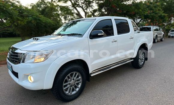 Nunua Ilio tumika Toyota Hilux Nyeupe Gari ndani ya Maputo nchini Maputo Nunua Ilio tumika Toyota Hilux Nyeupe Gari ndani ya Maputo nchini Maputo