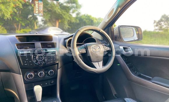 Comprar Usado Mazda BT-50 Azul Carro em Maputo em Maputo Comprar Usado Mazda BT-50 Azul Carro em Maputo em Maputo
