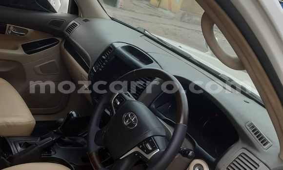 Nunua Ilio tumika Toyota Land Cruiser Prado Nyeupe Gari ndani ya Maputo nchini Maputo Nunua Ilio tumika Toyota Land Cruiser Prado Nyeupe Gari ndani ya Maputo nchini Maputo