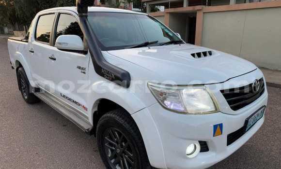Tenga Tsaru Toyota Hilux Chena Mota in Maputo in Maputo