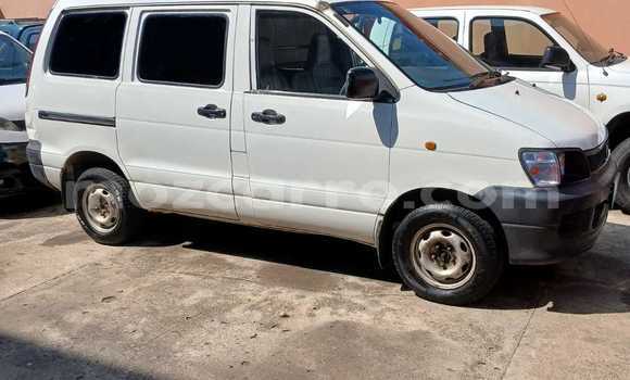 Nunua Ilio tumika Toyota Hiace Nyeupe Gari ndani ya Maputo nchini Maputo Nunua Ilio tumika Toyota Hiace Nyeupe Gari ndani ya Maputo nchini Maputo