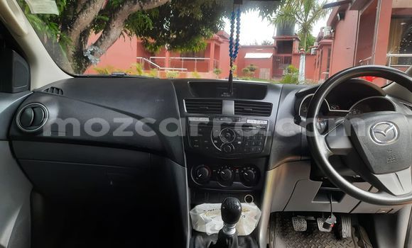 Nunua Ilio tumika Mazda BT-50 Brown Gari ndani ya Maputo nchini Maputo Nunua Ilio tumika Mazda BT-50 Brown Gari ndani ya Maputo nchini Maputo