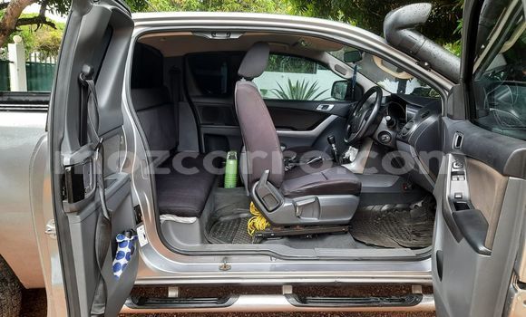 Nunua Ilio tumika Mazda BT-50 Brown Gari ndani ya Maputo nchini Maputo Nunua Ilio tumika Mazda BT-50 Brown Gari ndani ya Maputo nchini Maputo