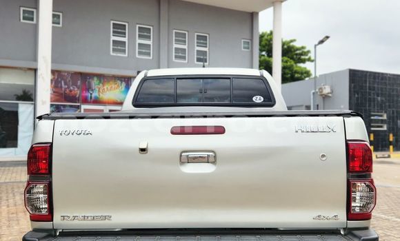 Tenga Tsaru Toyota Hilux Beige Mota in Maputo in Maputo Tenga Tsaru Toyota Hilux Beige Mota in Maputo in Maputo