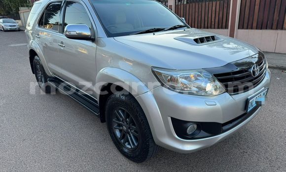 Comprar Usado Toyota Fortuner Bege Carro em Maputo em Maputo