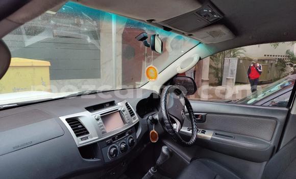 Comprar Usado Toyota Hilux Branco Carro em Maputo em Maputo Comprar Usado Toyota Hilux Branco Carro em Maputo em Maputo
