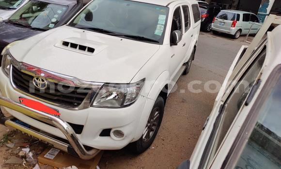 Comprar Usado Toyota Hilux Branco Carro em Maputo em Maputo