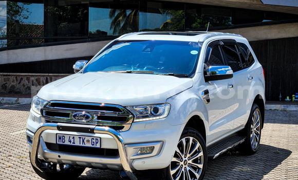 Nunua Ilio tumika Ford Everest Nyeupe Gari ndani ya Maputo nchini Maputo