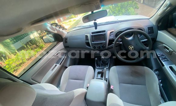 Comprar Novo Toyota Hilux Branco Carro em Maputo em Maputo Comprar Novo Toyota Hilux Branco Carro em Maputo em Maputo