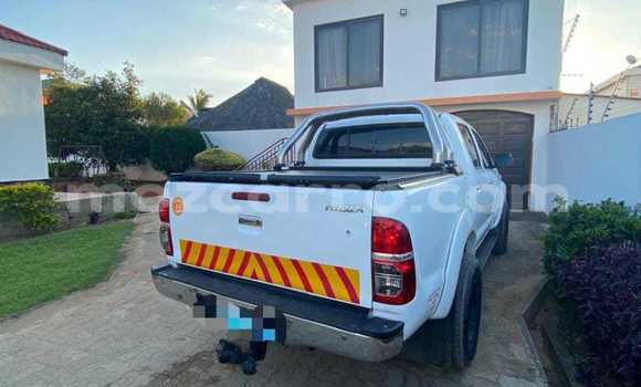 Buy Used Toyota Hilux White Car in Maputo in Maputo Buy Used Toyota Hilux White Car in Maputo in Maputo