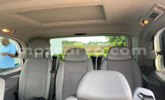 Comprar Usado Mercedes-Benz C-Classe Branco Carro em Maputo em Maputo Comprar Usado Mercedes-Benz C-Classe Branco Carro em Maputo em Maputo