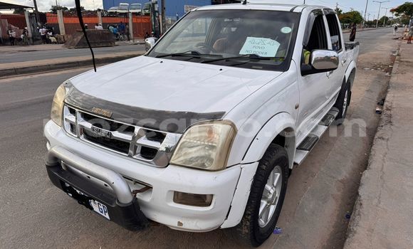Tenga Tsaru Isuzu KB Chena Mota in Maputo in Maputo