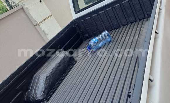 Comprar Usado Isuzu KB Branco Carro em Maputo em Maputo Comprar Usado Isuzu KB Branco Carro em Maputo em Maputo