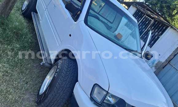 Comprar Usado Isuzu KB Branco Carro em Maputo em Maputo Comprar Usado Isuzu KB Branco Carro em Maputo em Maputo