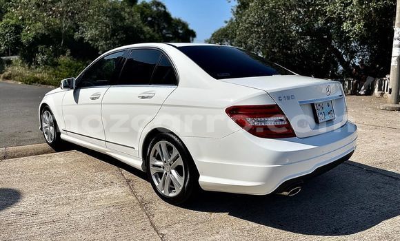 Comprar Usado Mercedes-Benz C180 coupe Branco Carro em Maputo em Maputo Comprar Usado Mercedes-Benz C180 coupe Branco Carro em Maputo em Maputo