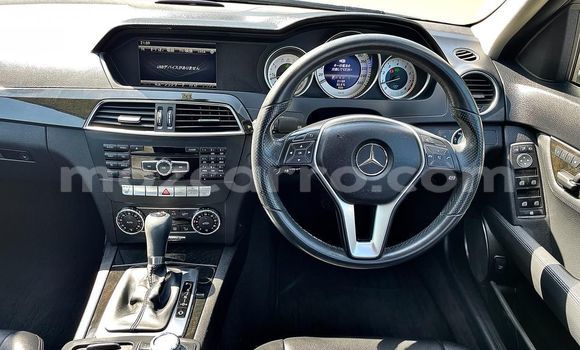 Comprar Usado Mercedes-Benz C180 coupe Branco Carro em Maputo em Maputo Comprar Usado Mercedes-Benz C180 coupe Branco Carro em Maputo em Maputo