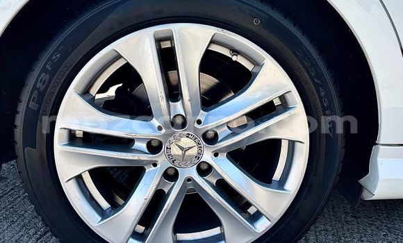 Comprar Usado Mercedes-Benz C180 coupe Branco Carro em Maputo em Maputo Comprar Usado Mercedes-Benz C180 coupe Branco Carro em Maputo em Maputo