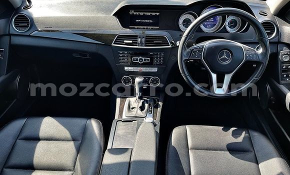 Comprar Usado Mercedes-Benz C180 coupe Branco Carro em Maputo em Maputo Comprar Usado Mercedes-Benz C180 coupe Branco Carro em Maputo em Maputo