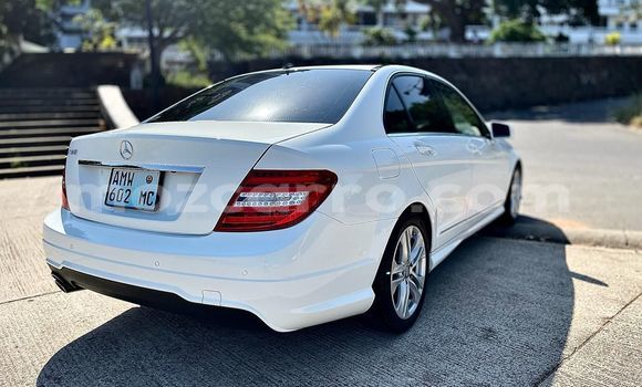 Comprar Usado Mercedes-Benz C180 coupe Branco Carro em Maputo em Maputo Comprar Usado Mercedes-Benz C180 coupe Branco Carro em Maputo em Maputo
