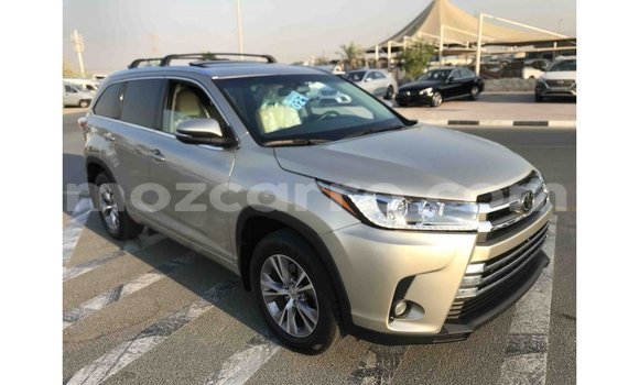 Tenga Imported Toyota Highlander Zvimwe Mota in Import - Dubai in Cabo Delgado Tenga Imported Toyota Highlander Zvimwe Mota in Import - Dubai in Cabo Delgado