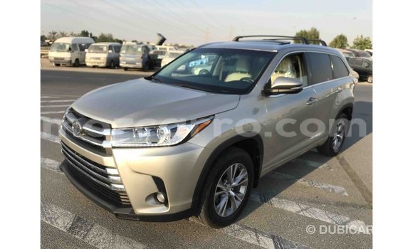 Tenga Imported Toyota Highlander Zvimwe Mota in Import - Dubai in Cabo Delgado Tenga Imported Toyota Highlander Zvimwe Mota in Import - Dubai in Cabo Delgado