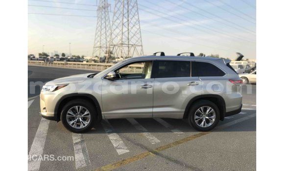 Tenga Imported Toyota Highlander Zvimwe Mota in Import - Dubai in Cabo Delgado Tenga Imported Toyota Highlander Zvimwe Mota in Import - Dubai in Cabo Delgado