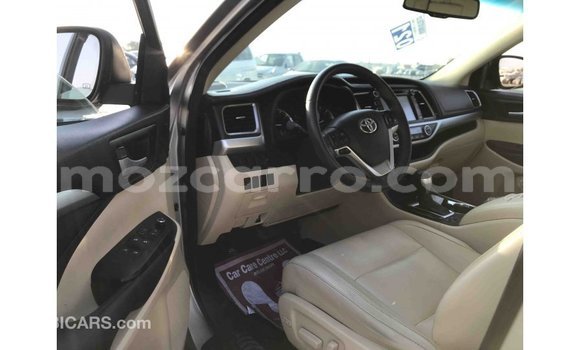 Tenga Imported Toyota Highlander Zvimwe Mota in Import - Dubai in Cabo Delgado Tenga Imported Toyota Highlander Zvimwe Mota in Import - Dubai in Cabo Delgado
