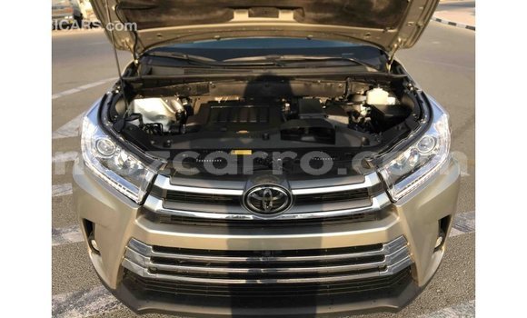 Tenga Imported Toyota Highlander Zvimwe Mota in Import - Dubai in Cabo Delgado Tenga Imported Toyota Highlander Zvimwe Mota in Import - Dubai in Cabo Delgado
