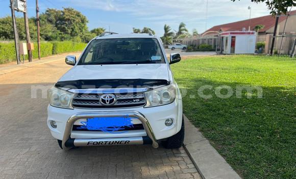 Nunua Ilio tumika Toyota Fortuner Nyeupe Gari ndani ya Maputo nchini Maputo Nunua Ilio tumika Toyota Fortuner Nyeupe Gari ndani ya Maputo nchini Maputo