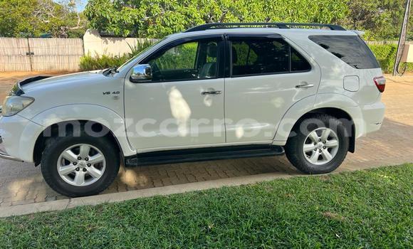 Nunua Ilio tumika Toyota Fortuner Nyeupe Gari ndani ya Maputo nchini Maputo Nunua Ilio tumika Toyota Fortuner Nyeupe Gari ndani ya Maputo nchini Maputo