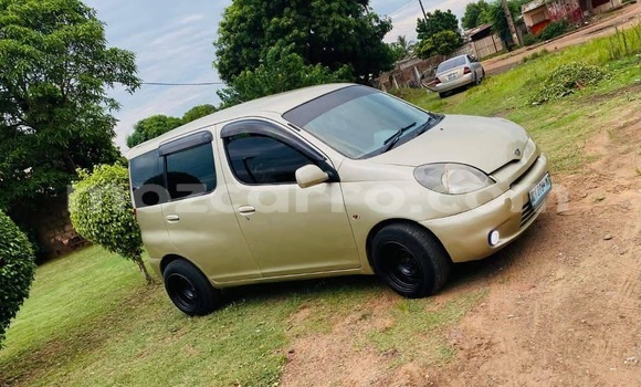 Nunua Ilio tumika Toyota FunCargo Nyingine Gari ndani ya Maputo nchini Maputo Nunua Ilio tumika Toyota FunCargo Nyingine Gari ndani ya Maputo nchini Maputo