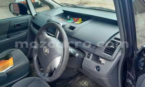 Comprar Usado Toyota Voxy Preto Carro em Maputo em Maputo Comprar Usado Toyota Voxy Preto Carro em Maputo em Maputo