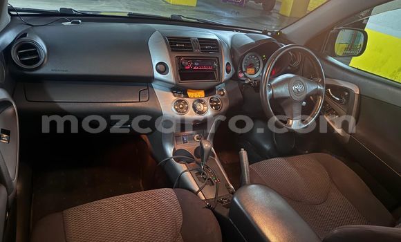 Nunua Ilio tumika Toyota RAV4 Fedha Gari ndani ya Maputo nchini Maputo Nunua Ilio tumika Toyota RAV4 Fedha Gari ndani ya Maputo nchini Maputo