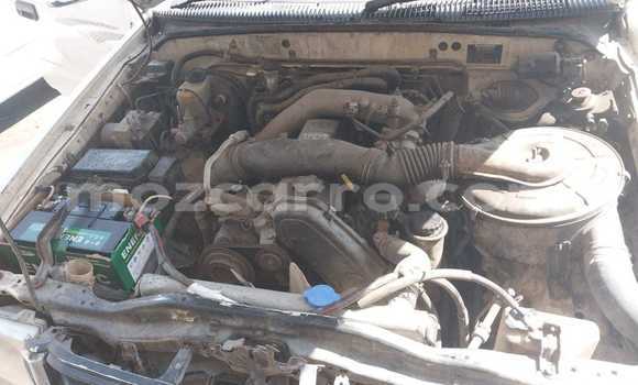 Nunua Ilio tumika Toyota Hilux Nyeupe Gari ndani ya Maputo nchini Maputo Nunua Ilio tumika Toyota Hilux Nyeupe Gari ndani ya Maputo nchini Maputo