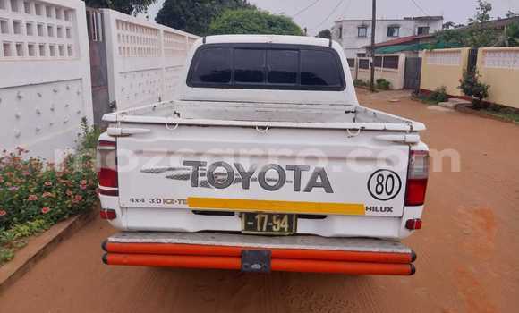Nunua Ilio tumika Toyota Hilux Nyeupe Gari ndani ya Maputo nchini Maputo Nunua Ilio tumika Toyota Hilux Nyeupe Gari ndani ya Maputo nchini Maputo