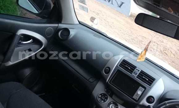 Nunua Ilio tumika Toyota RAV4 Nyeupe Gari ndani ya Maputo nchini Maputo Nunua Ilio tumika Toyota RAV4 Nyeupe Gari ndani ya Maputo nchini Maputo