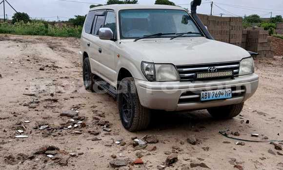 Nunua Ilio tumika Toyota Land Cruiser Prado Fedha Gari ndani ya Maputo nchini Maputo Nunua Ilio tumika Toyota Land Cruiser Prado Fedha Gari ndani ya Maputo nchini Maputo