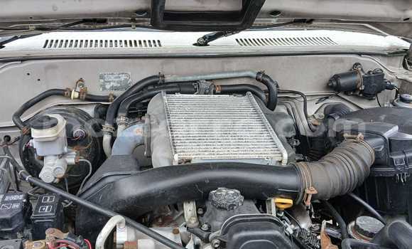 Nunua Ilio tumika Toyota Land Cruiser Prado Fedha Gari ndani ya Maputo nchini Maputo Nunua Ilio tumika Toyota Land Cruiser Prado Fedha Gari ndani ya Maputo nchini Maputo