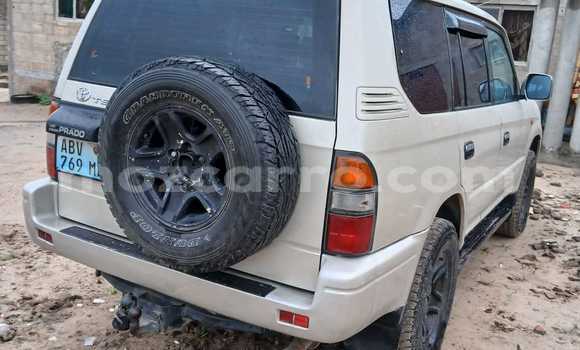 Nunua Ilio tumika Toyota Land Cruiser Prado Fedha Gari ndani ya Maputo nchini Maputo Nunua Ilio tumika Toyota Land Cruiser Prado Fedha Gari ndani ya Maputo nchini Maputo