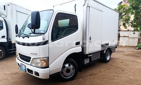 Buy Used Toyota Dyna White Car in Maputo in Maputo