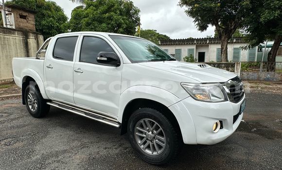 Buy Used Toyota Hilux White Car in Maputo in Maputo