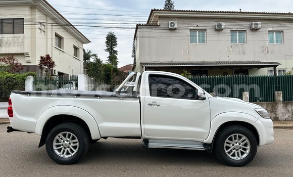 Nunua Ilio tumika Toyota Hilux Nyeupe Gari ndani ya Maputo nchini Maputo Nunua Ilio tumika Toyota Hilux Nyeupe Gari ndani ya Maputo nchini Maputo