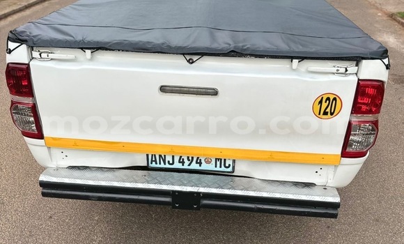 Nunua Ilio tumika Toyota Hilux Nyeupe Gari ndani ya Maputo nchini Maputo Nunua Ilio tumika Toyota Hilux Nyeupe Gari ndani ya Maputo nchini Maputo