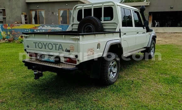 Comprar Usado Toyota Land Cruiser Branco Carro em Maputo em Maputo Comprar Usado Toyota Land Cruiser Branco Carro em Maputo em Maputo